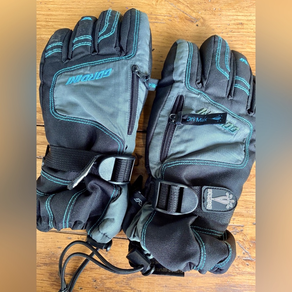2 Pair of Ski Gloves